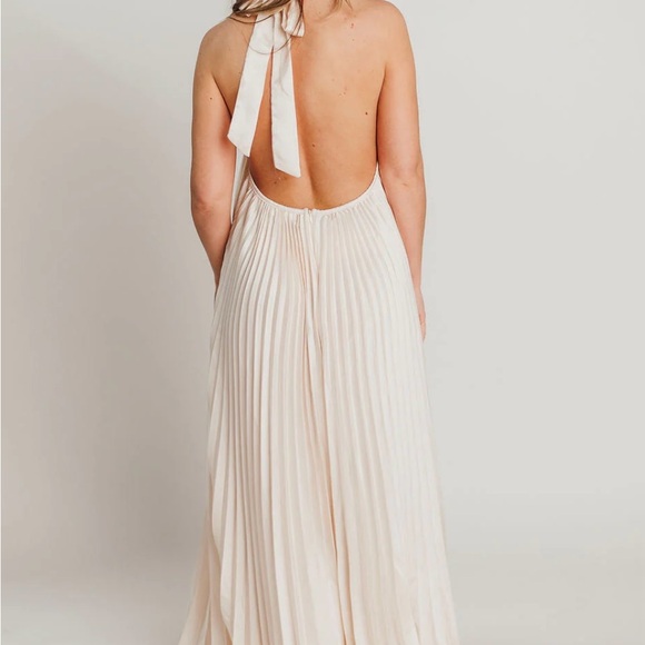 The Maren Pleated Halter Maxi Dress Backless - Greek Goddess - Size XL, Mable - Picture 5 of 10